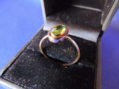 9ct Gold Peridot ring